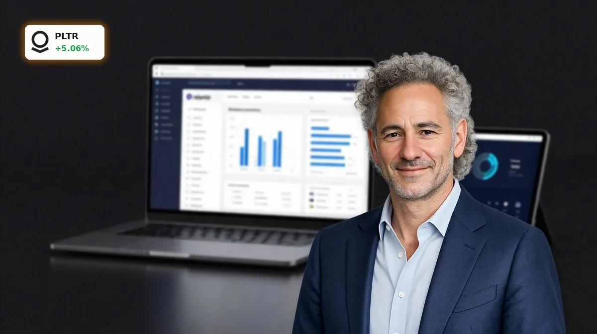 Palantir Bewertung: elegante Darstellung einer KI-Datenplattform auf Laptop und Tablet vor dunklem Hintergrund