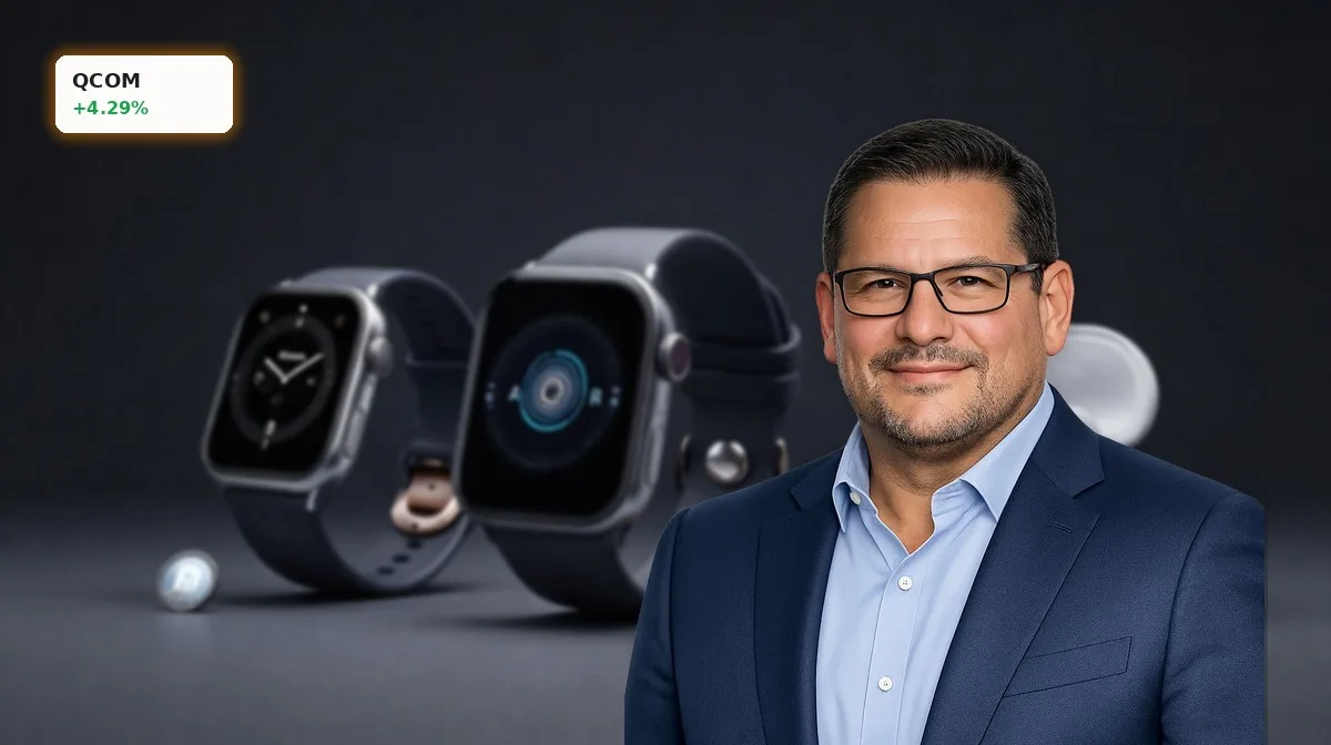 Qualcomm KI-Strategie: 40+ Geräte und Tenstorrent treiben Kurs 3 Qualcomm KI-Strategie mit KI-Wearables wie Smartwatch, Ring, Earbuds und Pin auf dunklem Hintergrund