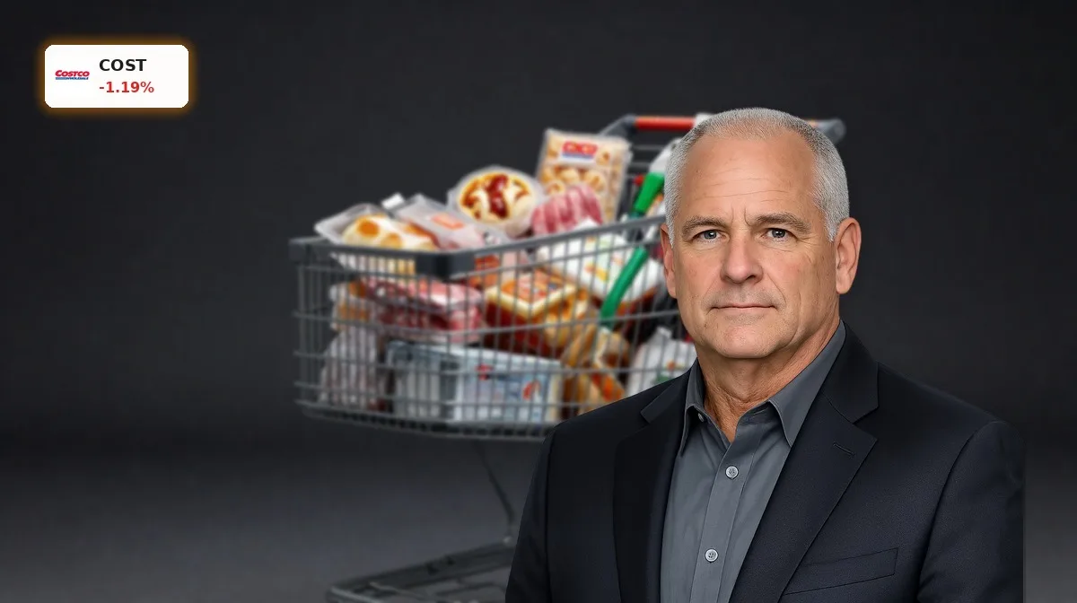 Costco Juniumsatz mit Einkaufswagen voller Großpackungen und Hinweis auf Benzin als Umsatztreiber