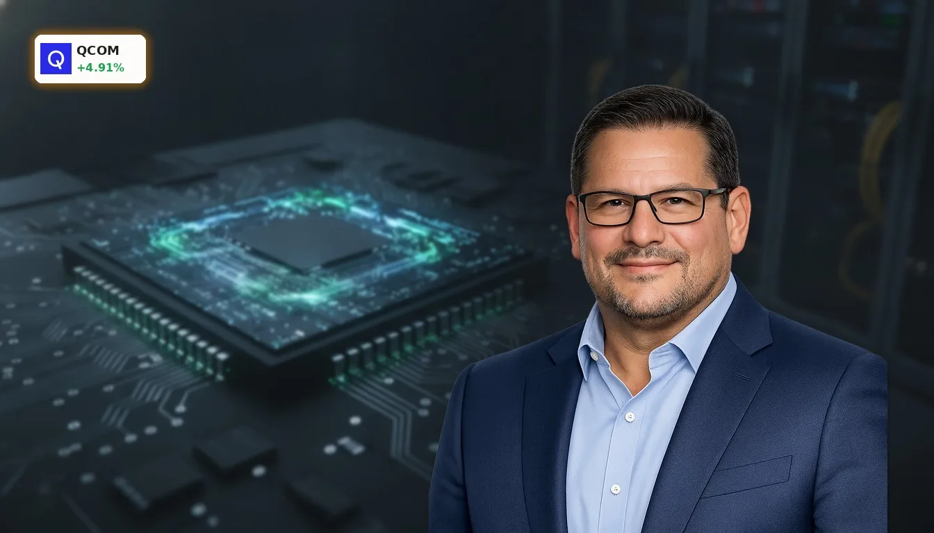 Nahaufnahme eines hochentwickelten Mikrochips, der die Qualcomm Amazon Partnerschaft für KI-Infrastruktur symbolisiert.